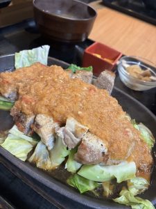 はやさか トンテキ定食1,300円