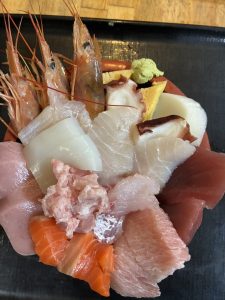 はやさか 海鮮丼